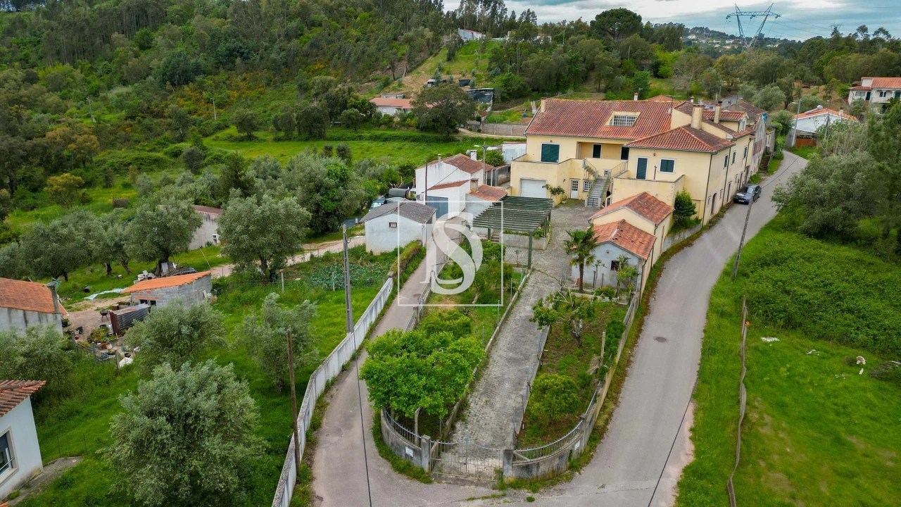 Moradia T4 para Venda em Almalagues Foto 1