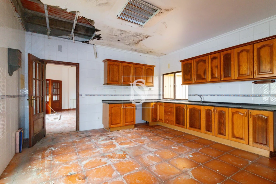 Moradia T4 para Venda em Almalagues Foto 38