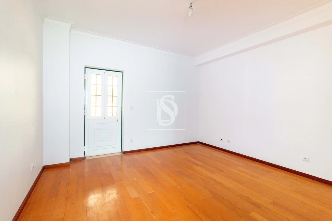 Moradia T4 para Venda em Almalagues Foto 33