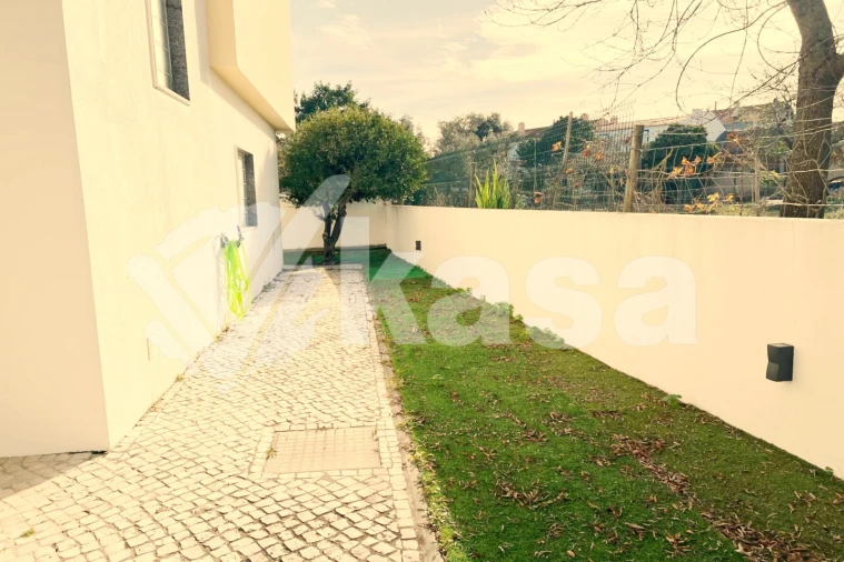 Moradia T4 para Venda em Santo Antonio da Charneca Foto 21