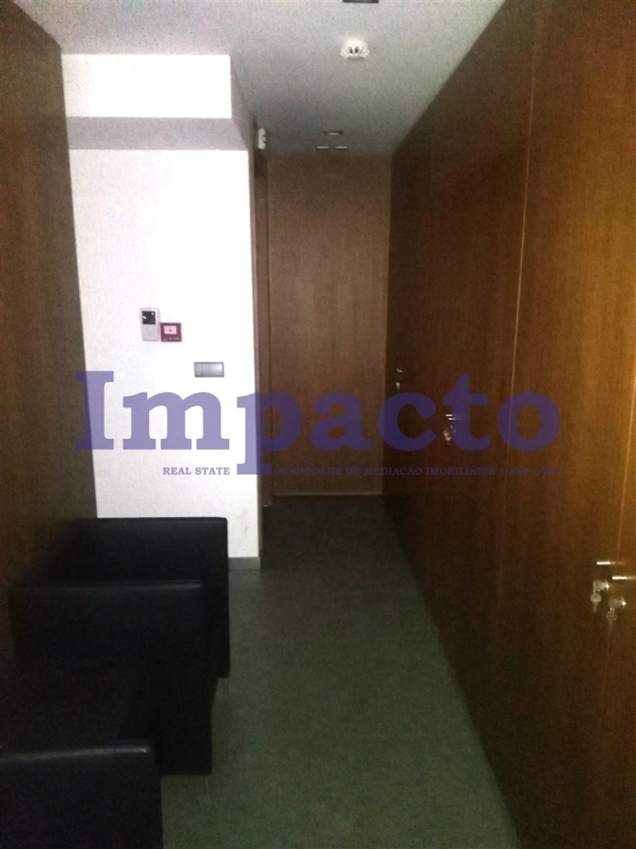 Escritório para Arrendamento em São João da Madeira Foto 15