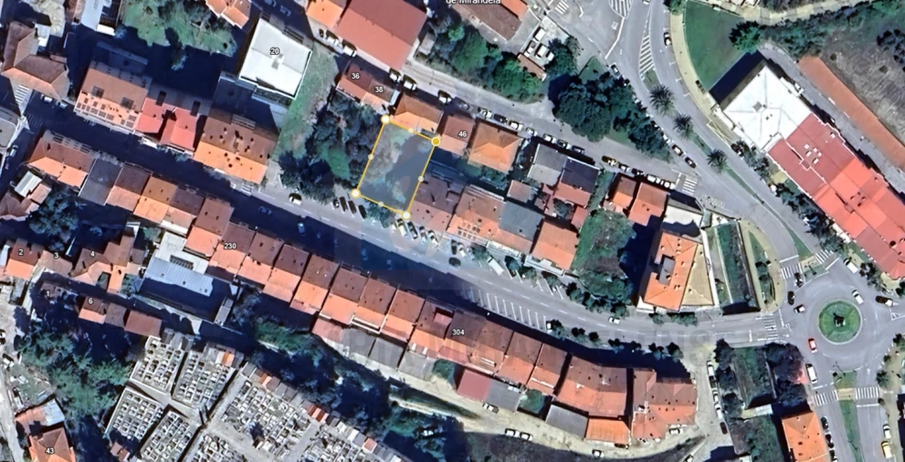 Terreno para Venda em Mirandela Foto 1