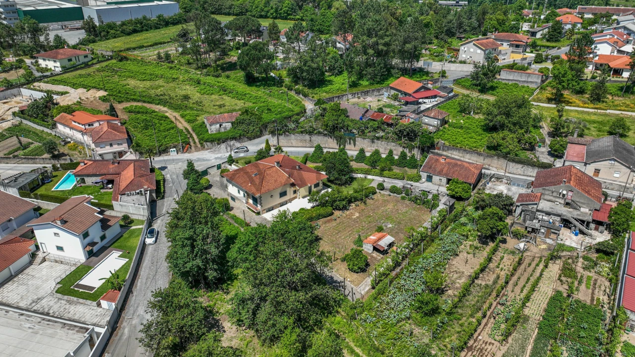 Moradia T4 para Venda em Lago Foto 4