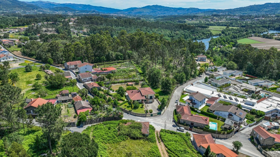 Moradia T4 para Venda em Lago Foto 7