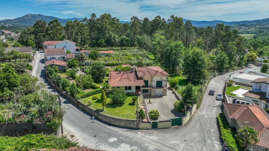 Moradia T4 para Venda em Lago Foto 12