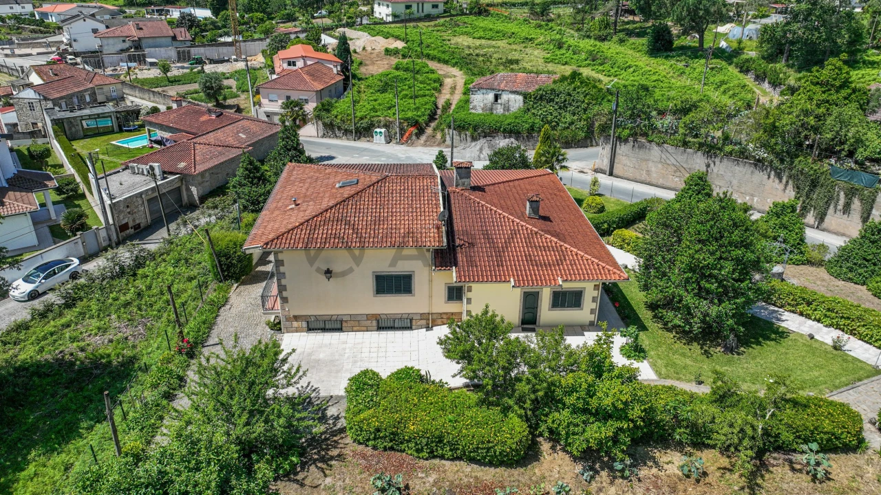 Moradia T4 para Venda em Lago Foto 5