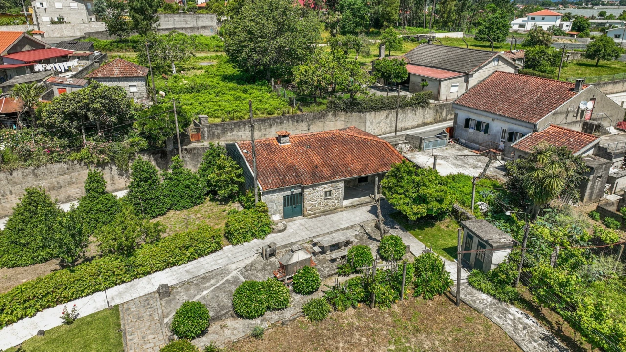 Moradia T4 para Venda em Lago Foto 11