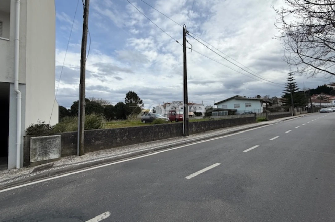 Terreno para Venda em São João da Madeira Foto 1