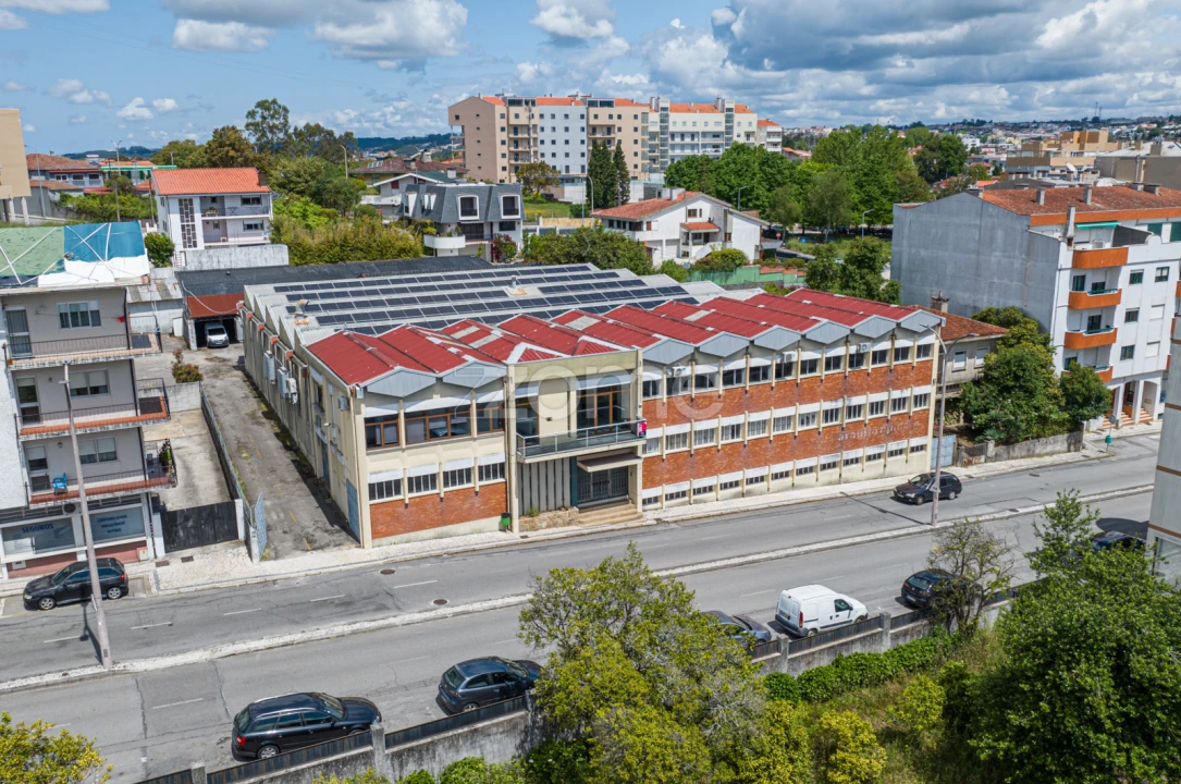 Terreno Comércio / Armazém para Venda em São João da Madeira Foto 2