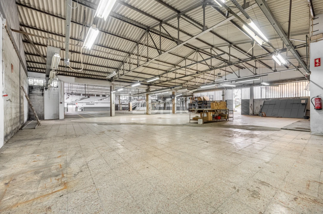 Terreno Comércio / Armazém para Venda em São João da Madeira Foto 14