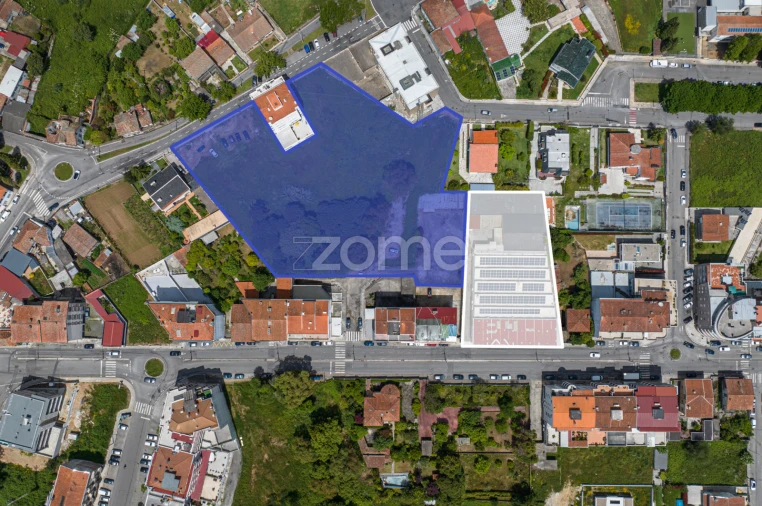 Terreno Comércio / Armazém para Venda em São João da Madeira Foto 2