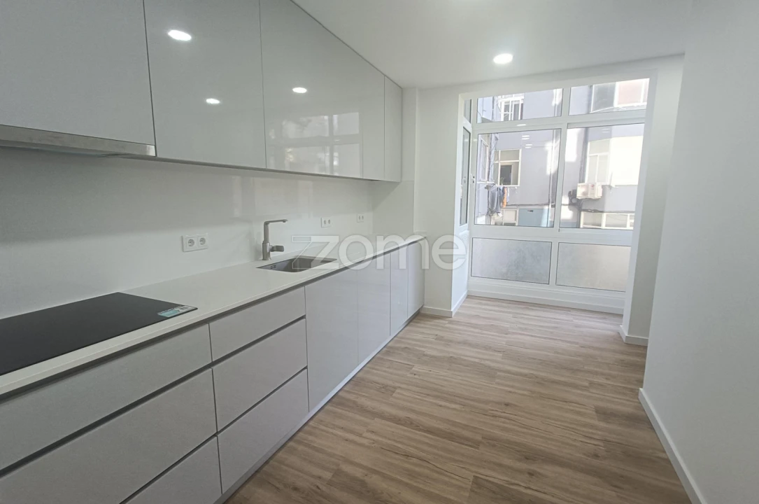 Apartamento T3 para Venda em Águas Livres Foto 3