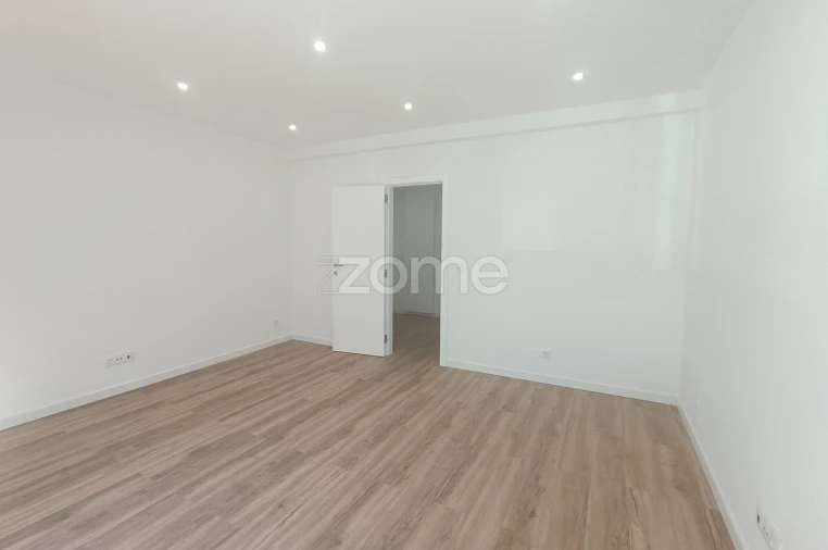 Apartamento T3 para Venda em Águas Livres Foto 8