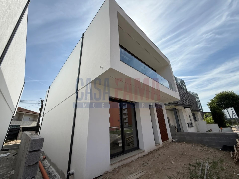 Moradia T3 para Venda em Arcozelo Foto 5