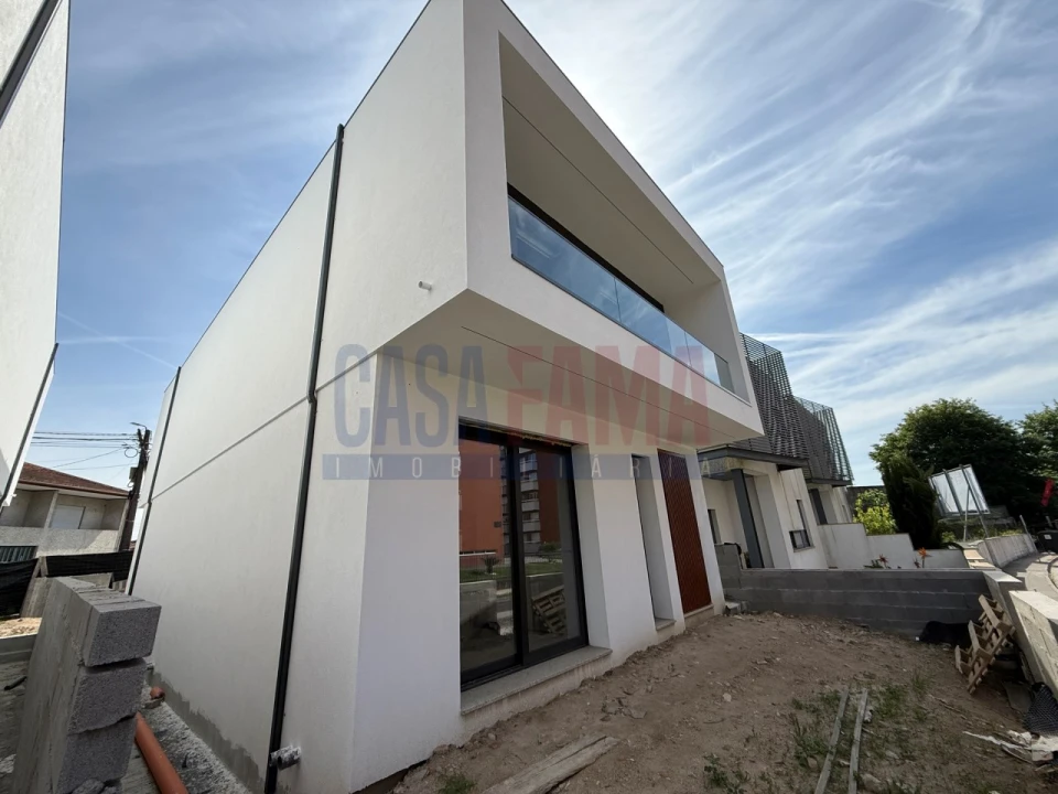 Moradia T3 para Venda em Arcozelo Foto 22