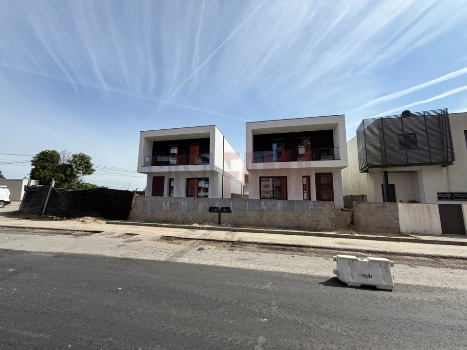 Moradia T3 para Venda em Arcozelo Foto 23