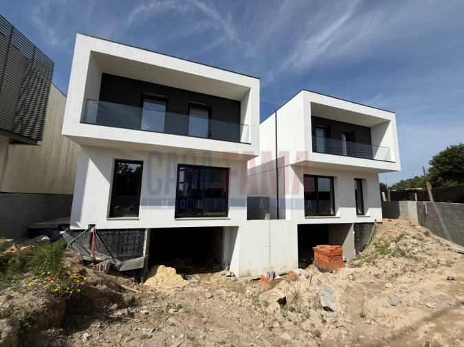 Moradia T3 para Venda em Arcozelo Foto 6