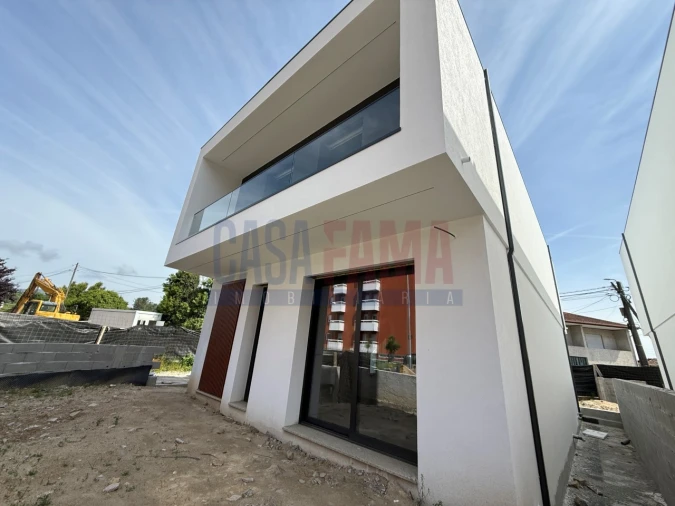 Moradia T3 para Venda em Arcozelo Foto 21