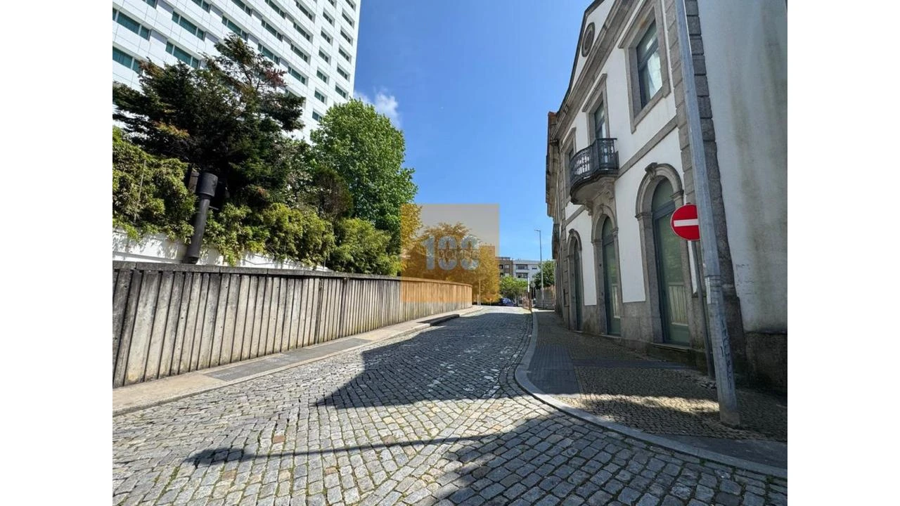 Apartamento T4 para Venda em Lordelo do Ouro e Massarelos Foto 33