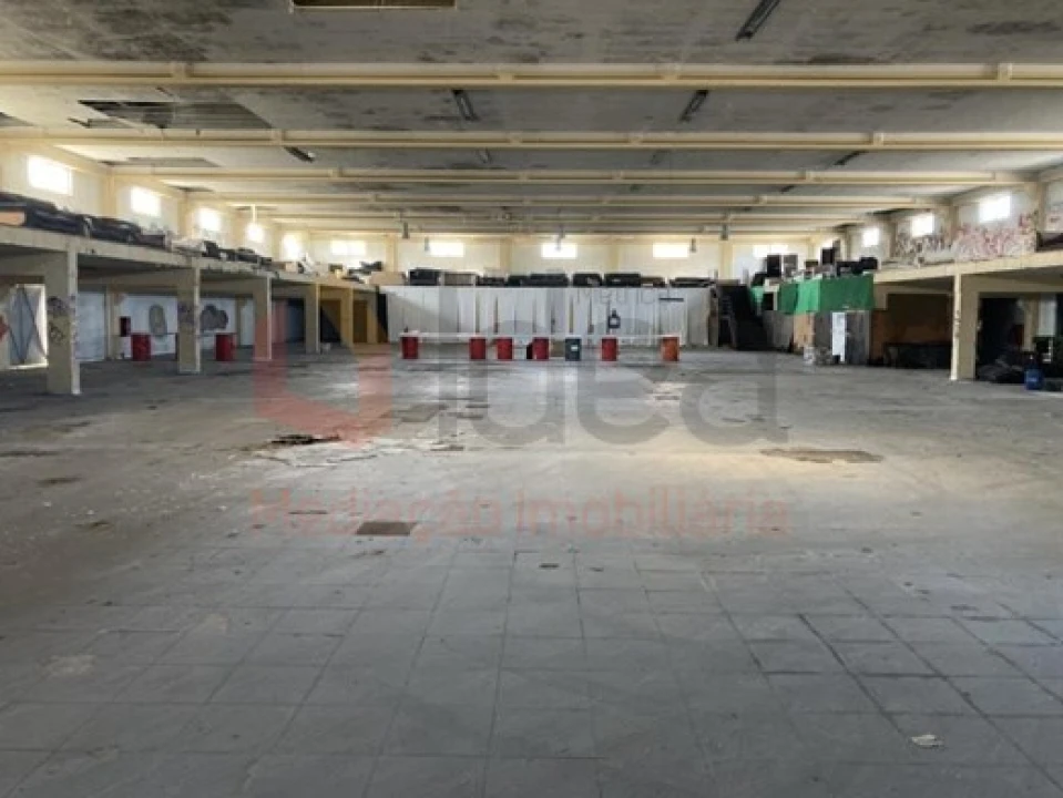 Armazém para Venda em Queluz e Belas Foto 1