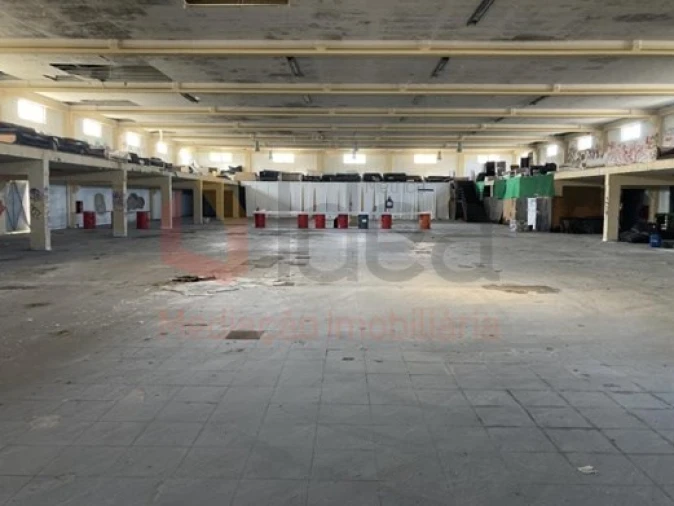 Armazém para Venda em Queluz e Belas