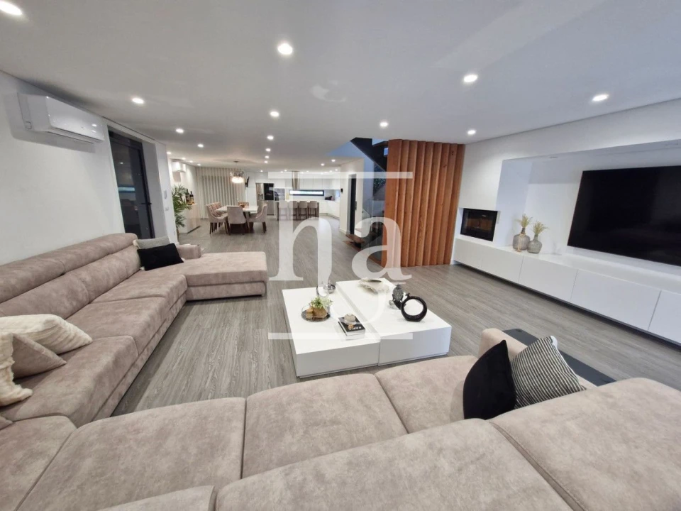 Moradia T5 para Venda em Campanhã Foto 1