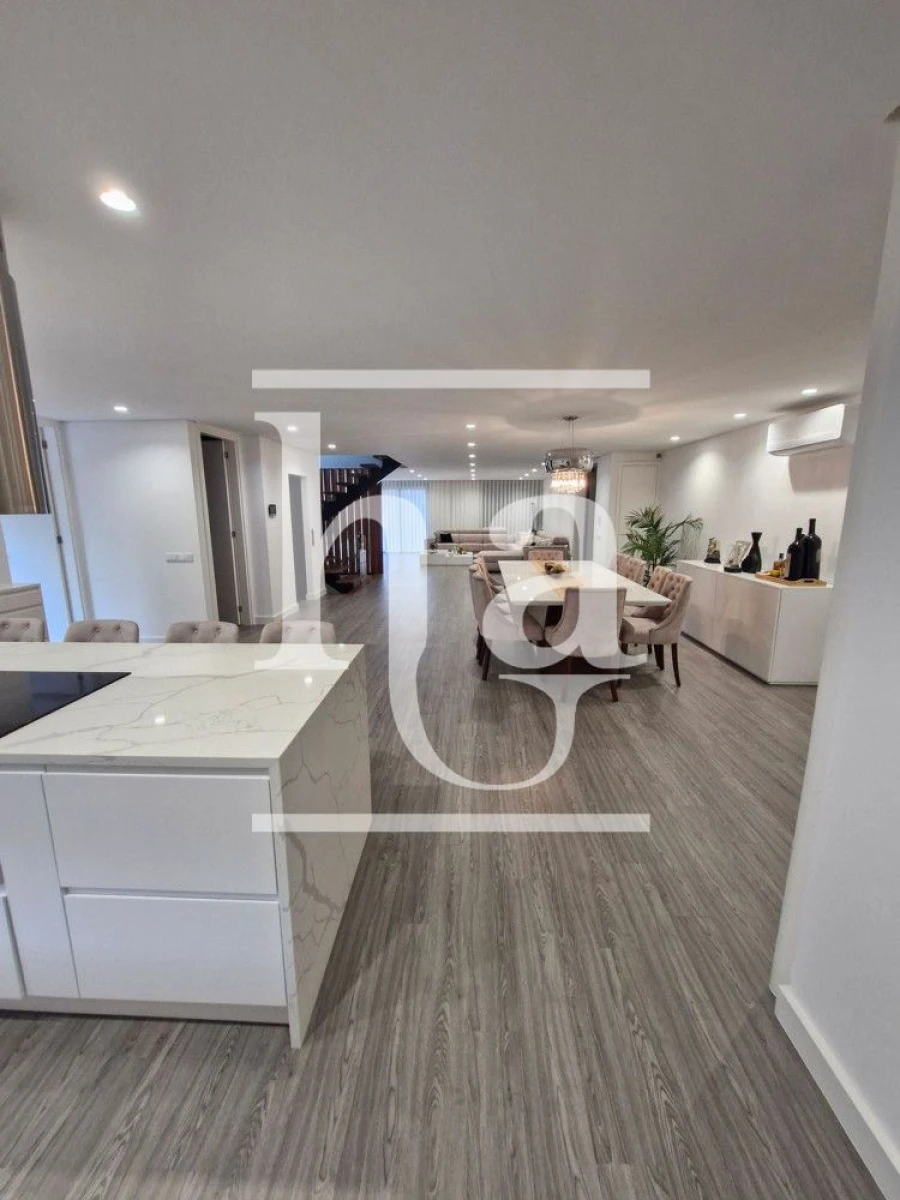 Moradia T5 para Venda em Campanhã Foto 2