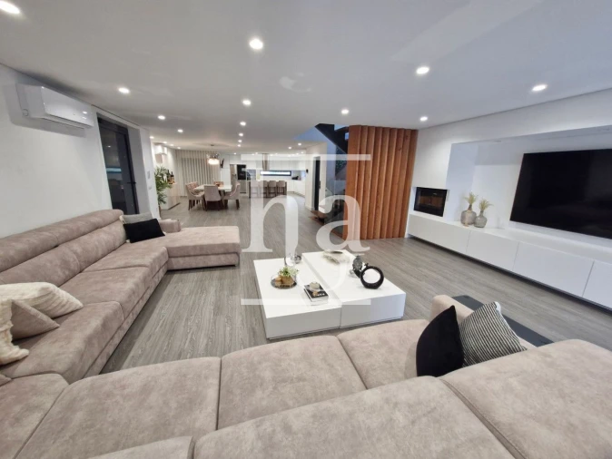 Moradia T5 para Venda em Campanhã Foto 1