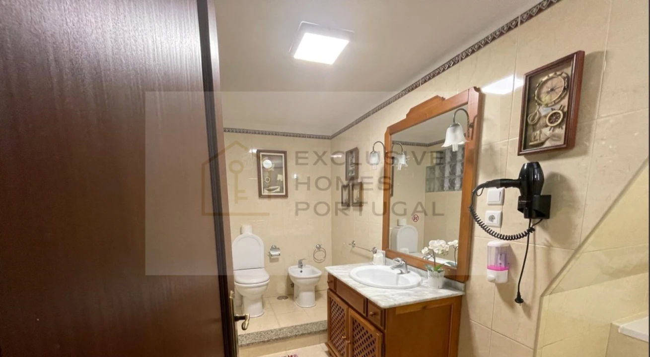 Moradia T6 para Venda em Correlhã Foto 18