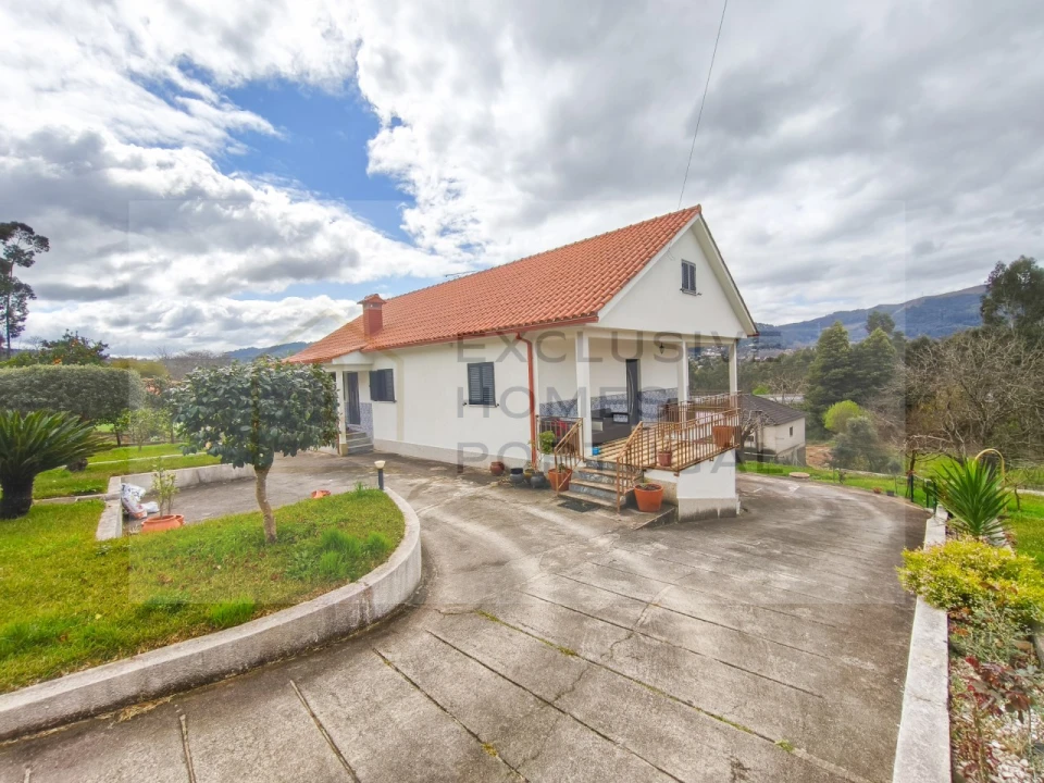 Moradia T5 para Venda em Rebordões (Souto) Foto 4