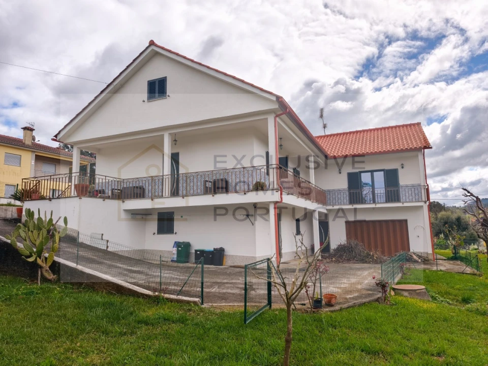 Moradia T5 para Venda em Rebordões (Souto) Foto 5