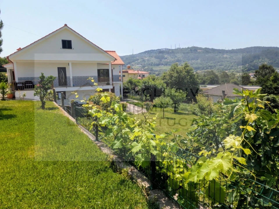 Moradia T5 para Venda em Rebordões (Souto) Foto 9