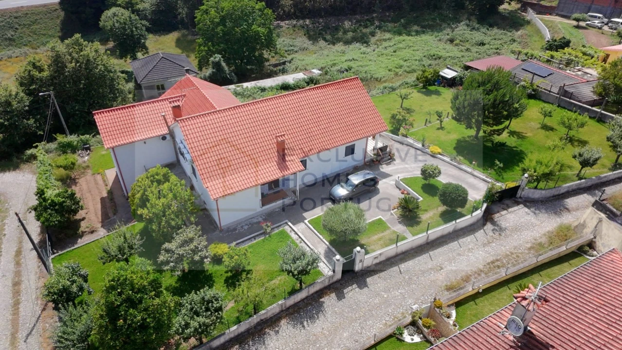 Moradia T5 para Venda em Rebordões (Souto) Foto 2