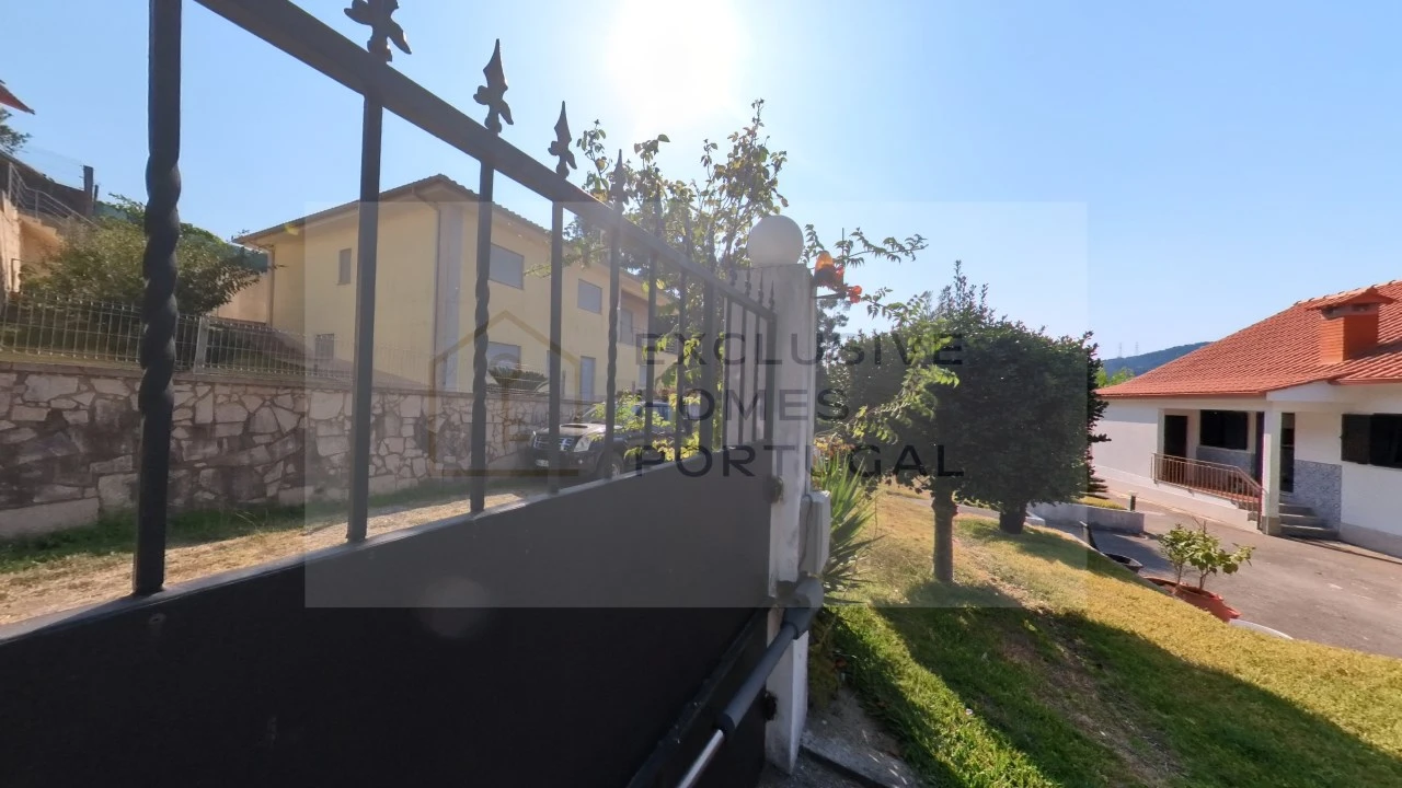 Moradia T5 para Venda em Rebordões (Souto) Foto 46