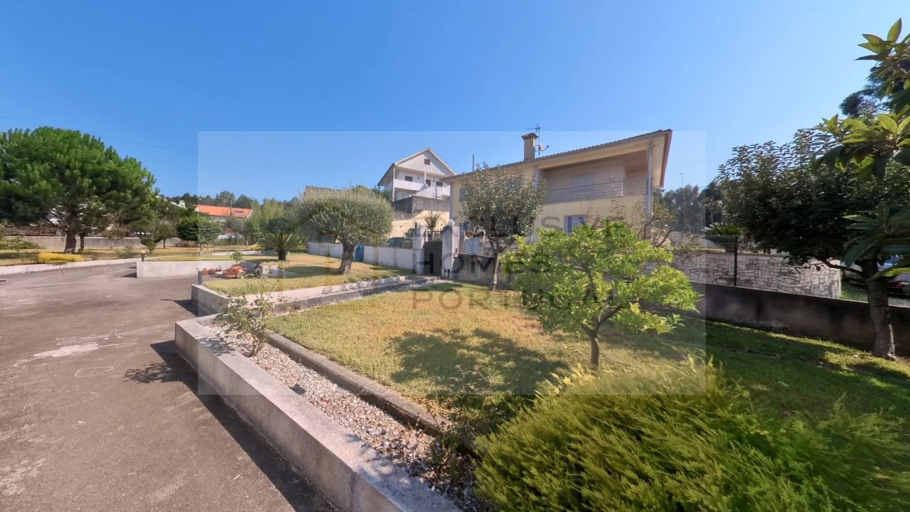 Moradia T5 para Venda em Rebordões (Souto) Foto 52