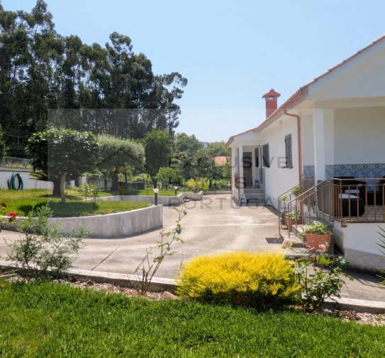 Moradia T5 para Venda em Rebordões (Souto) Foto 8