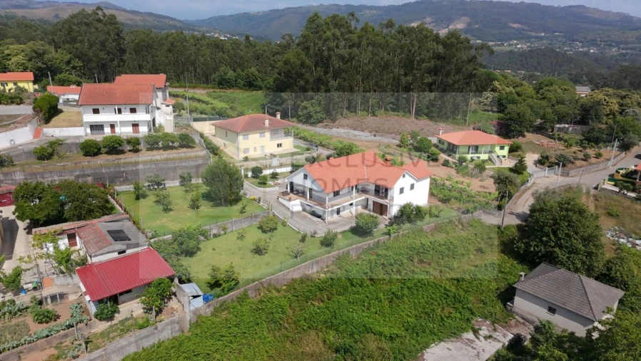 Moradia T5 para Venda em Rebordões (Souto) Foto 35