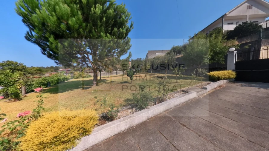 Moradia T5 para Venda em Rebordões (Souto) Foto 42