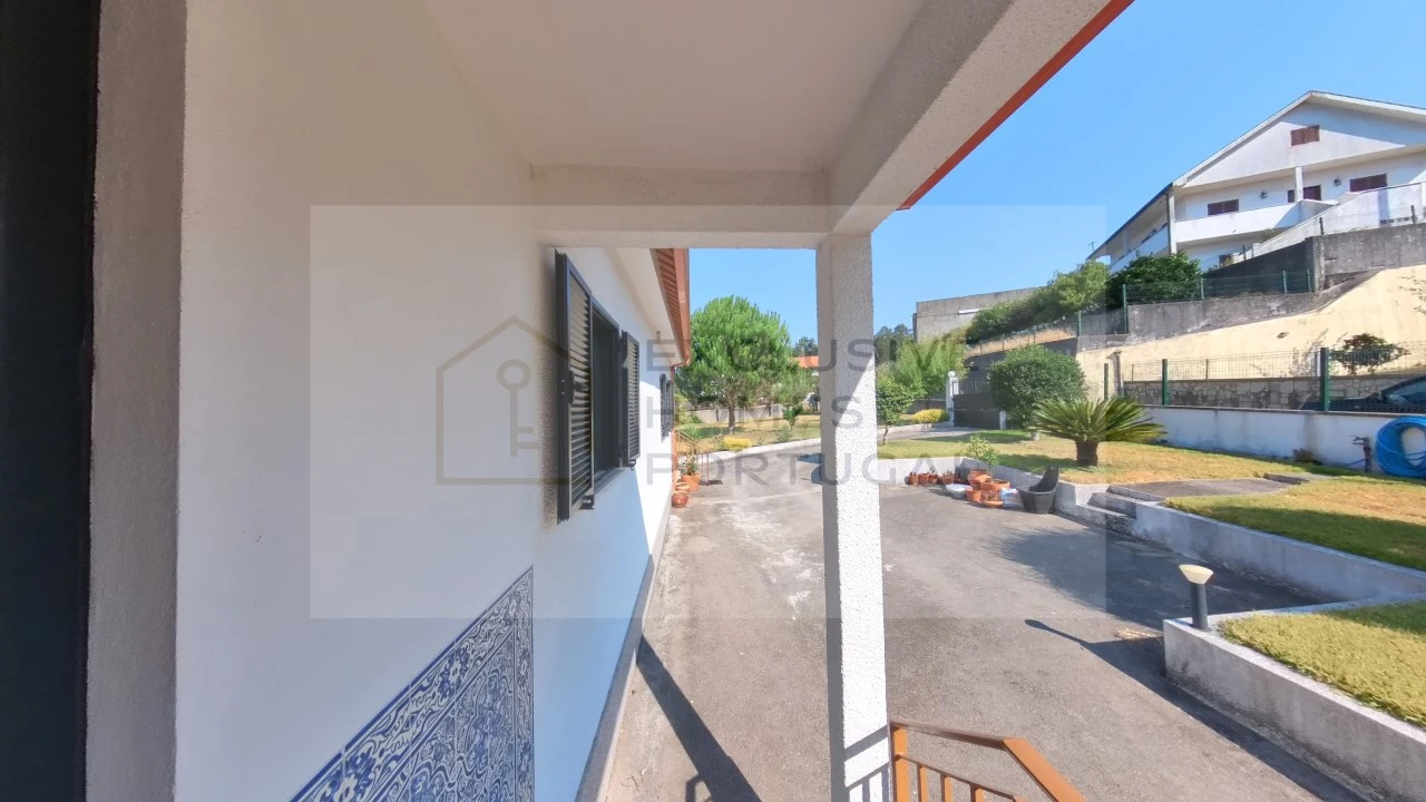 Moradia T5 para Venda em Rebordões (Souto) Foto 59