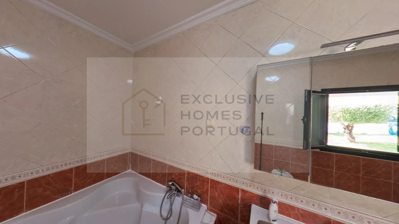 Moradia T5 para Venda em Rebordões (Souto) Foto 124
