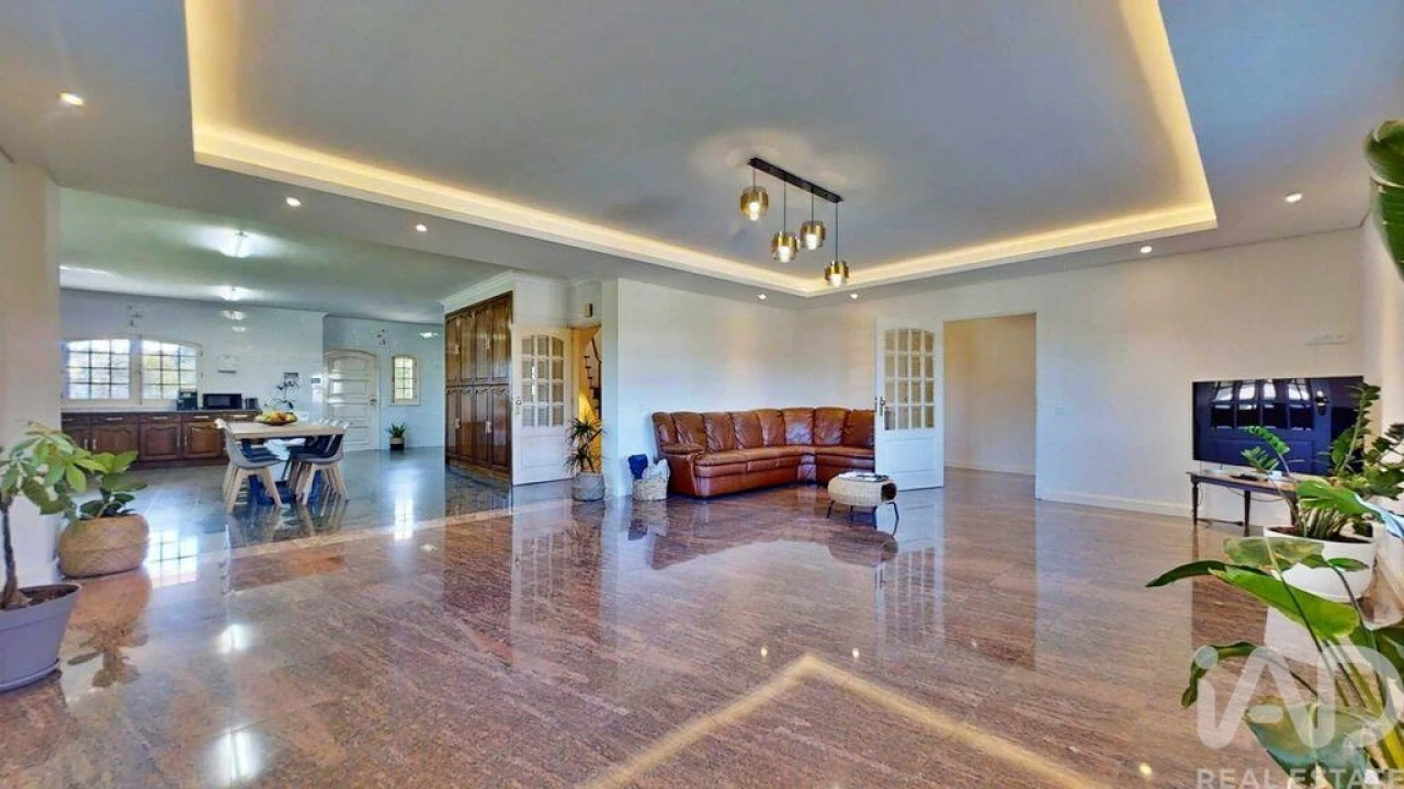 Moradia T5 para Venda em Canelas Foto 21