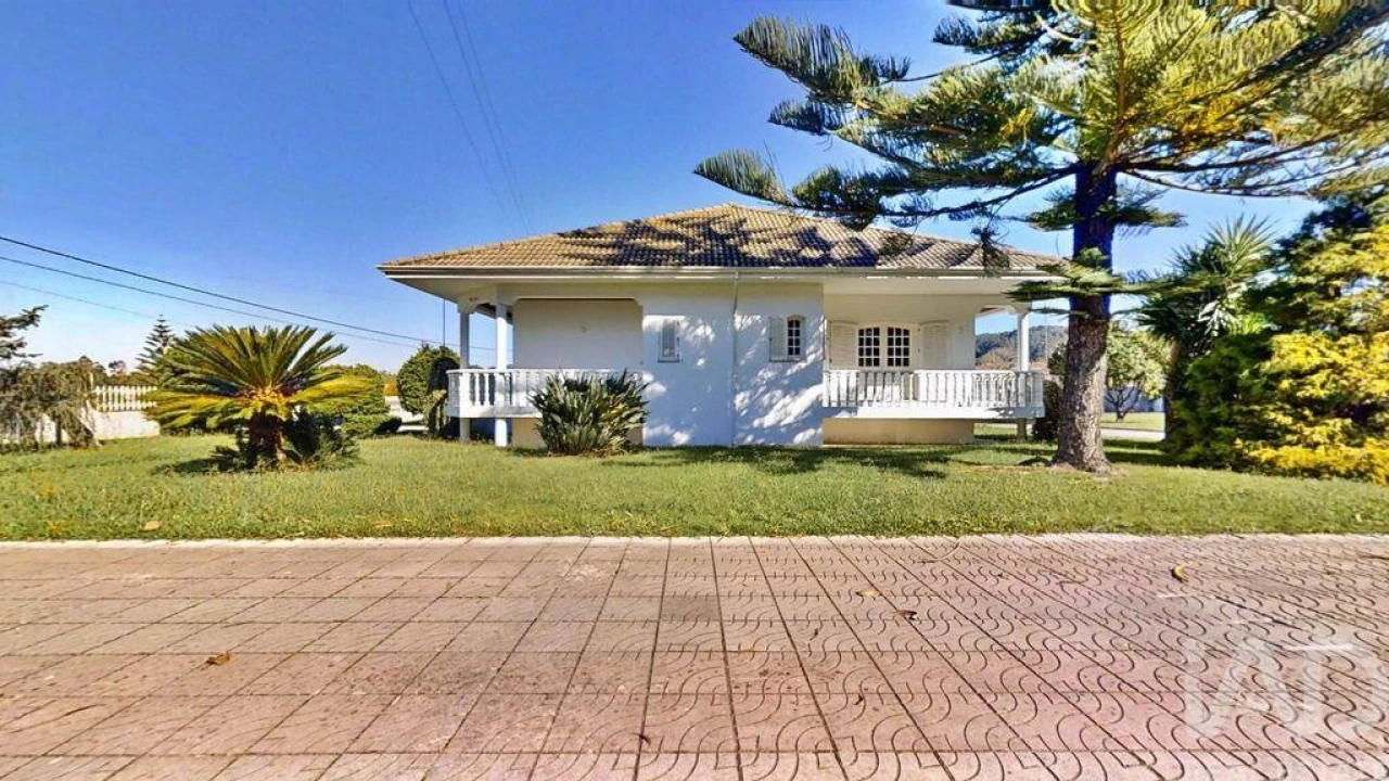 Moradia T5 para Venda em Canelas Foto 3