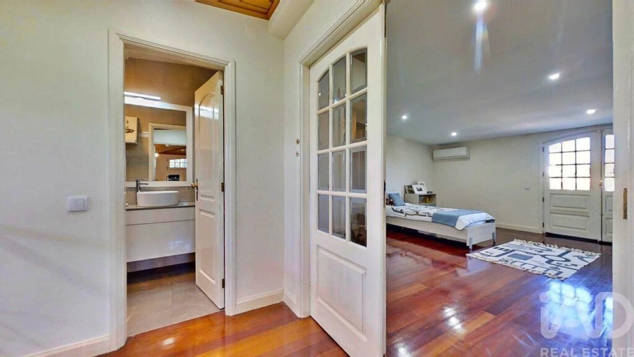 Moradia T5 para Venda em Canelas Foto 15