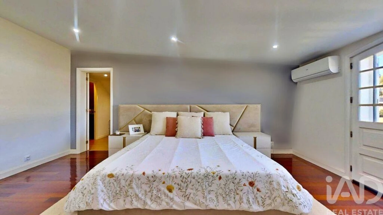 Moradia T5 para Venda em Canelas Foto 8