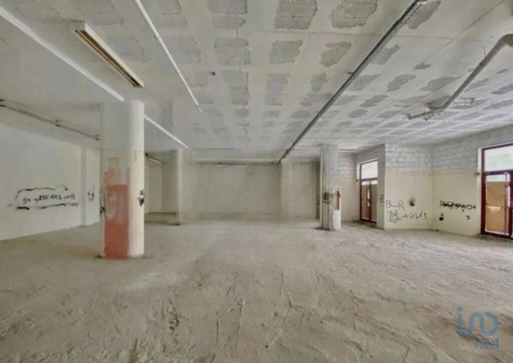 Loja para Arrendamento em Barcarena Foto 2