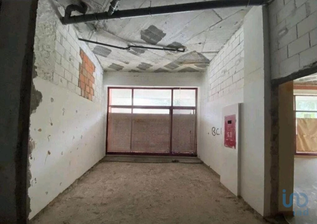 Loja para Arrendamento em Barcarena Foto 6