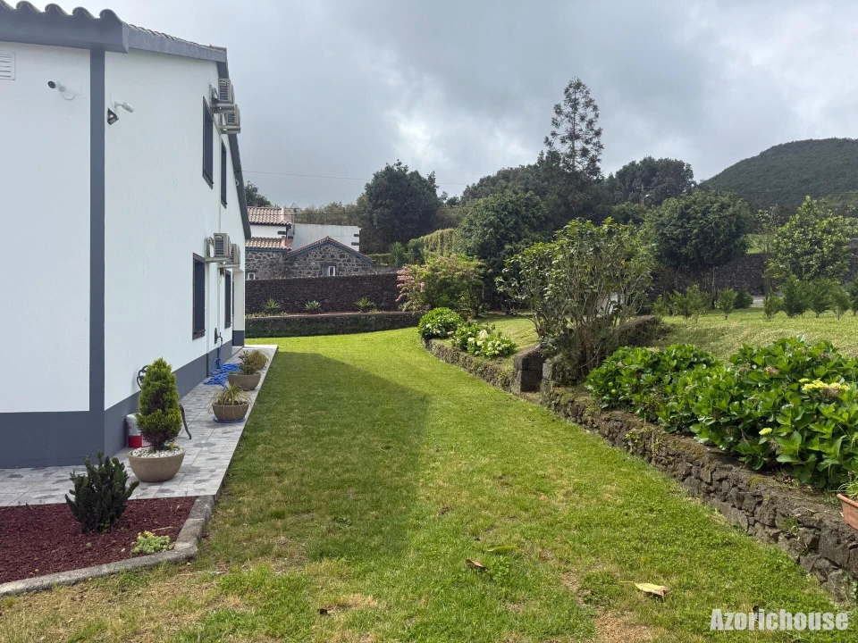 Moradia T6 para Venda em Rabo de Peixe Foto 7