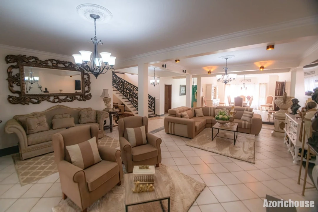 Moradia T6 para Venda em Rabo de Peixe Foto 14