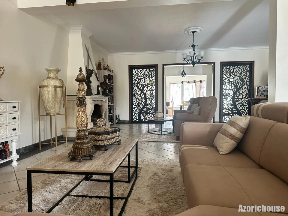 Moradia T6 para Venda em Rabo de Peixe Foto 12