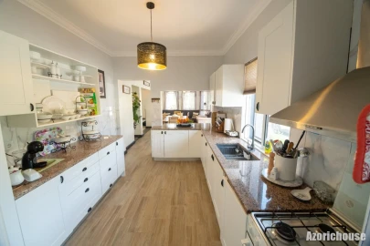 Moradia T6 para Venda em Rabo de Peixe